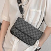 Plaid Pattern PU Leather Shoulder Bag for Men Clamshell Adjustable Strap Waterproof Large Capacity Crossbody Bag Mens Classic Business Commuting Leisure Travel Street Trend Backpack